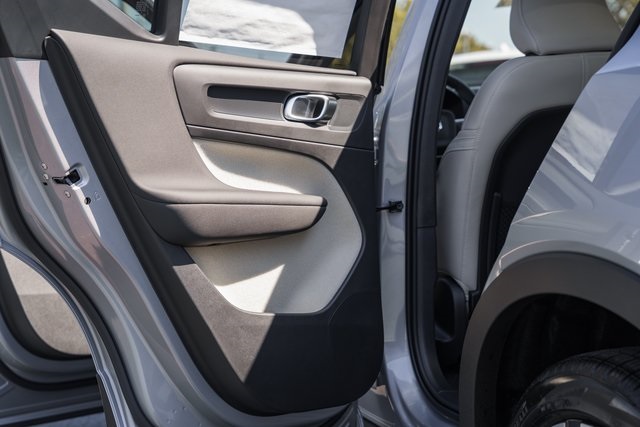 2026 Volvo XC40 Plus photo 31