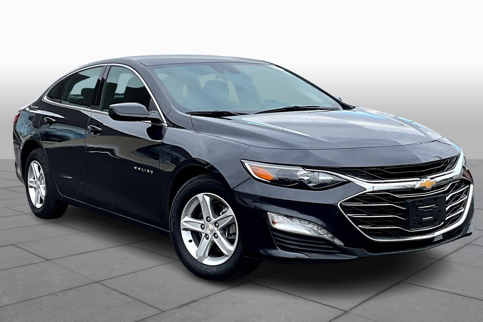 2023 Chevrolet Malibu 1LT photo 2