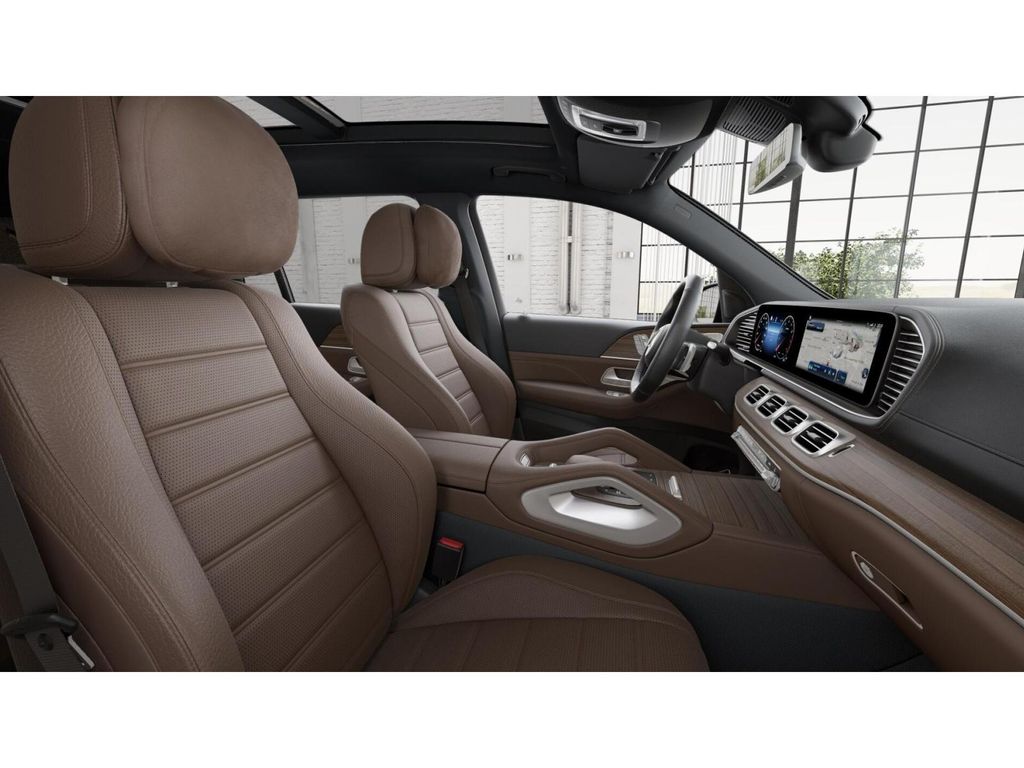 2025 Mercedes Benz GLS 450 4MATIC photo 3