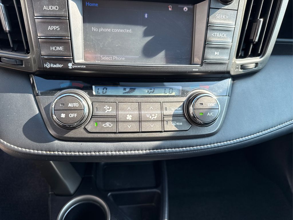 2015 Toyota RAV4 XLE photo 27