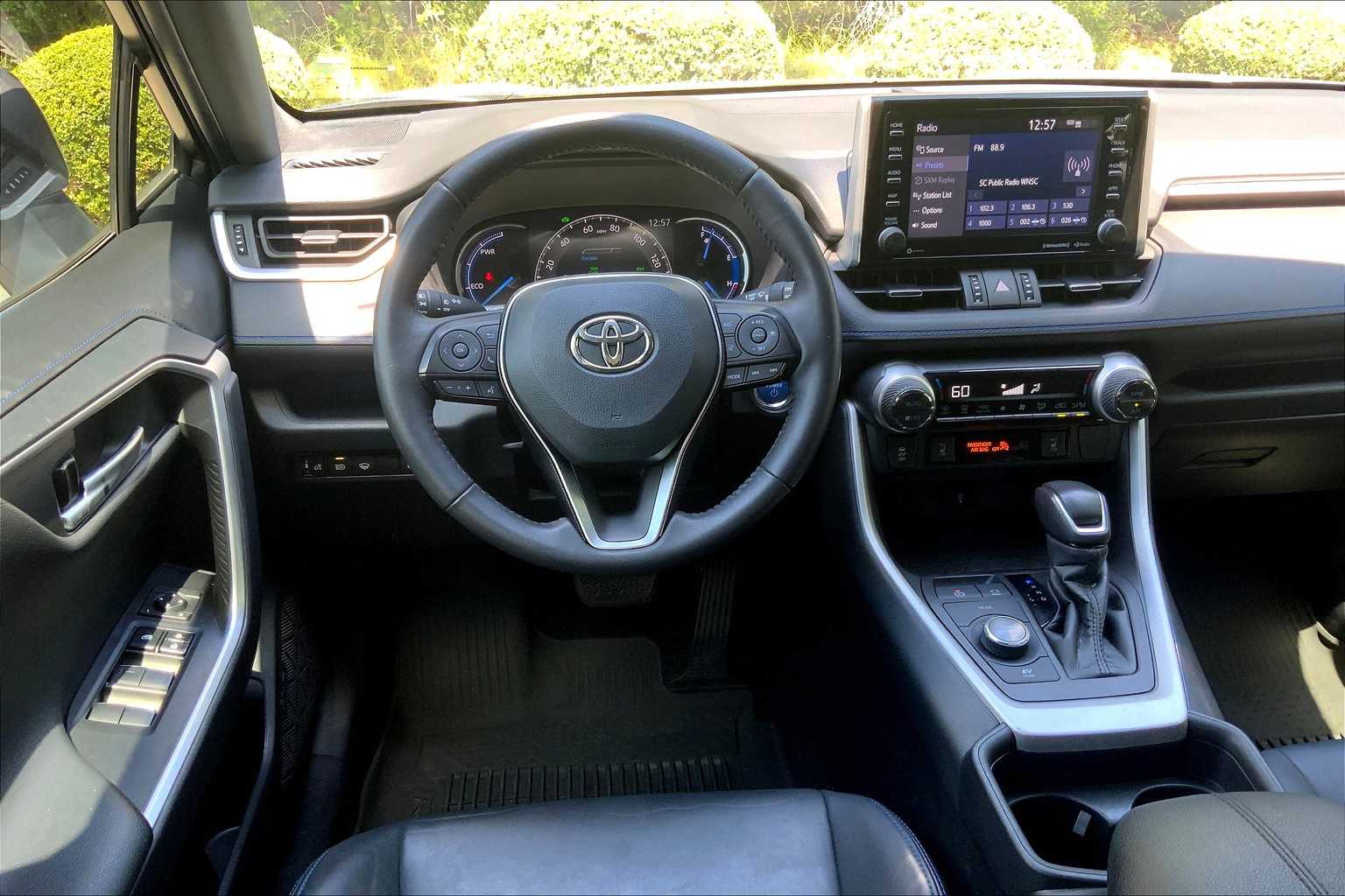 2021 Toyota RAV4 Hybrid XSE photo 3