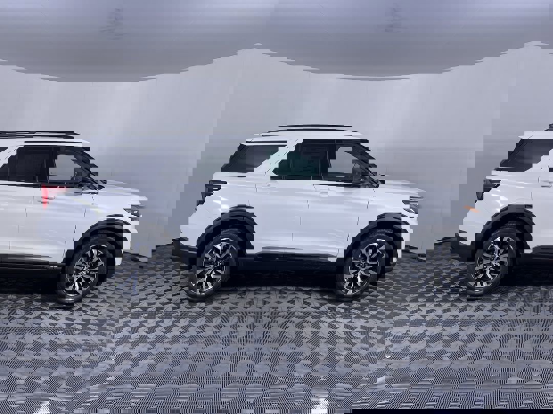 2025 Ford Explorer ST-Line photo 10