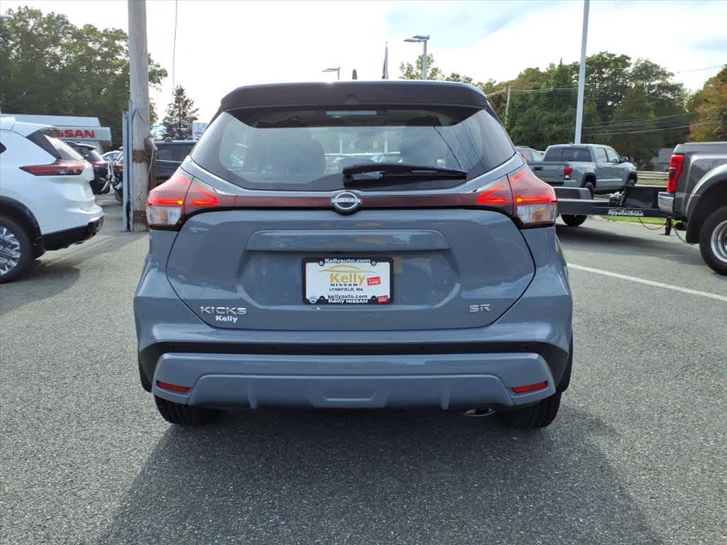 2024 Nissan Kicks SR photo 3