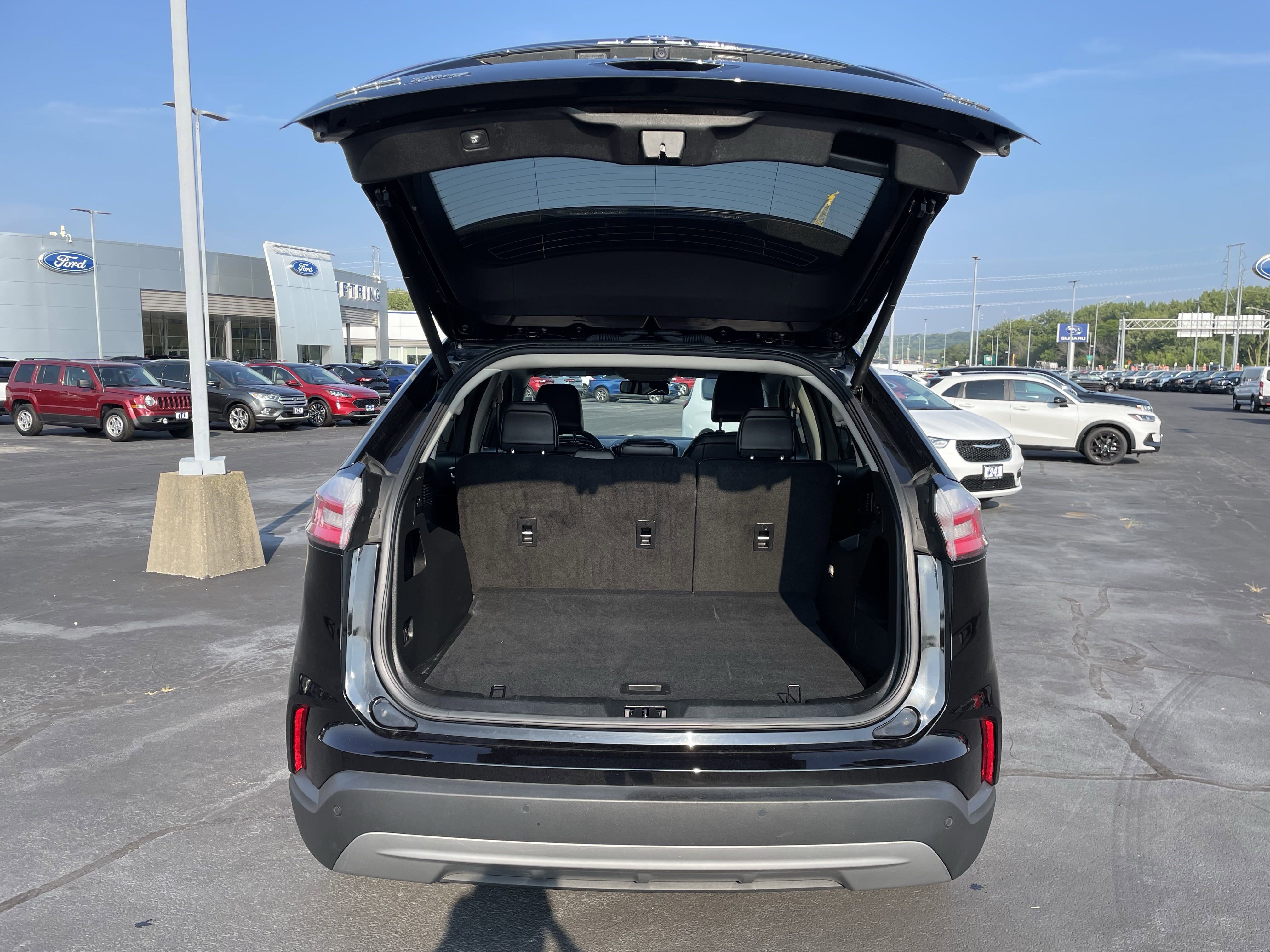 2023 Ford Edge SEL photo 2