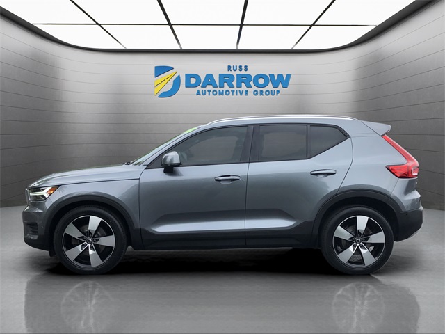 2019 Volvo XC40 Momentum photo 2