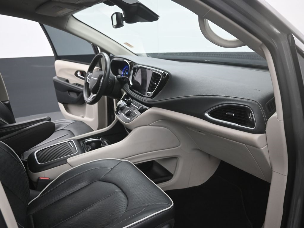 2022 Chrysler Pacifica Limited photo 24