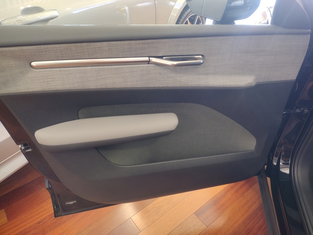 2025 VOLVO EX30 - Image 6