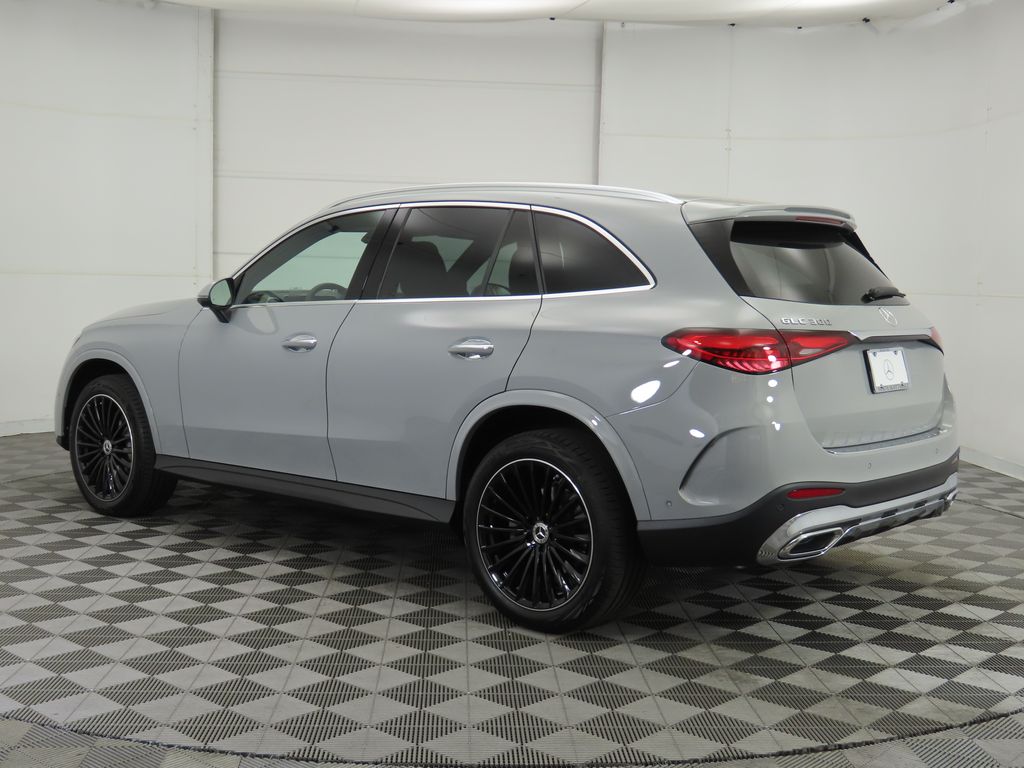 2025 Mercedes Benz GLC 300 photo 7