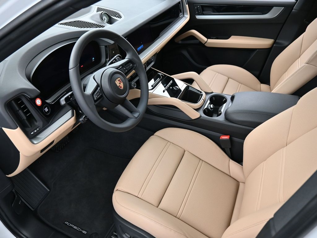 2025 Porsche Cayenne Coupe photo 3