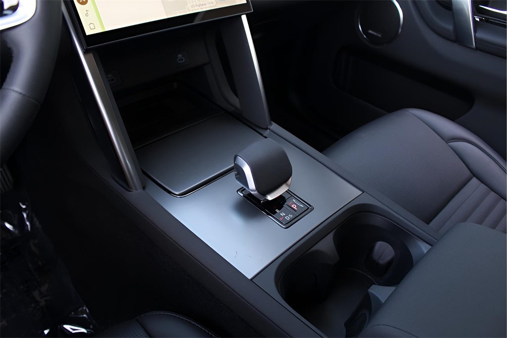 2025 Land Rover Discovery Sport S photo 23