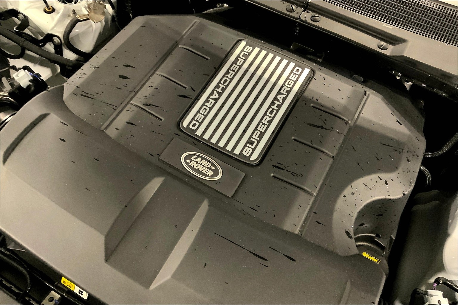 2025 Land Rover Defender 90 V8 photo 15
