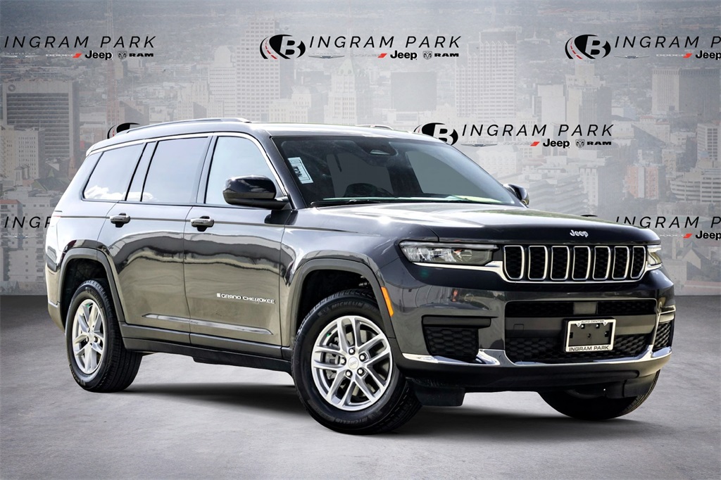 2025 Jeep Grand Cherokee L Laredo's photo