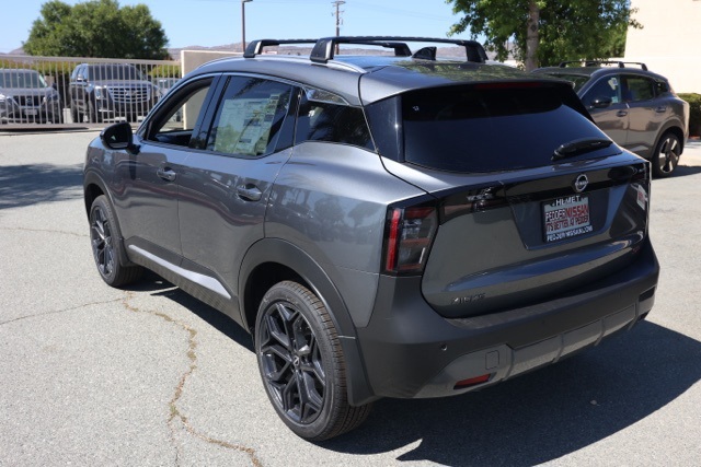 2026 Nissan Kicks SR photo 2