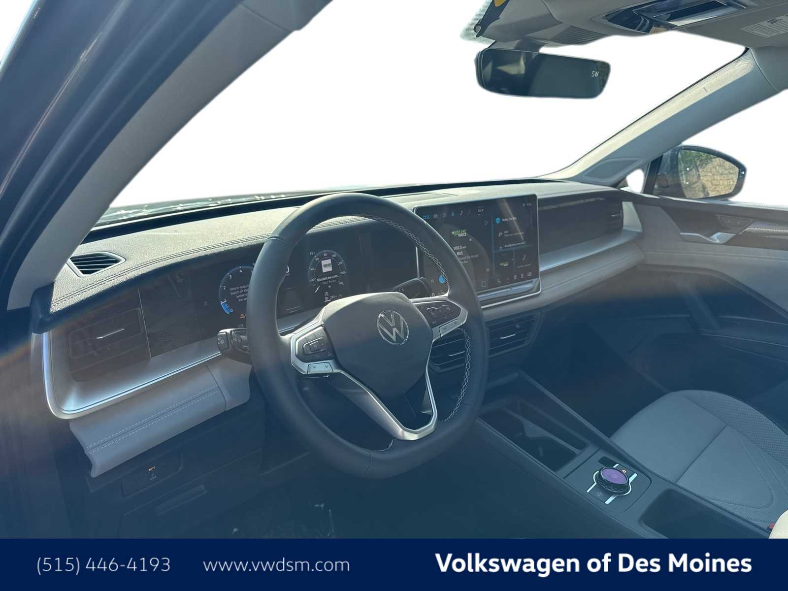 2025 Volkswagen Tiguan SE photo 2
