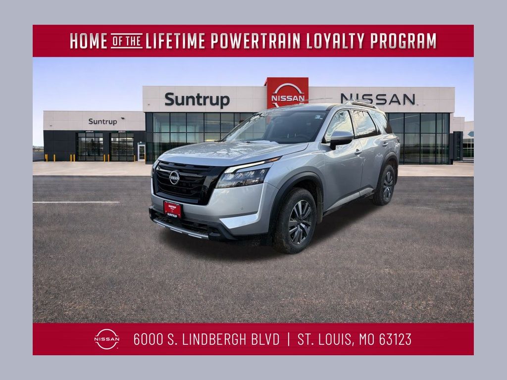 2025 Nissan Pathfinder SL's photo