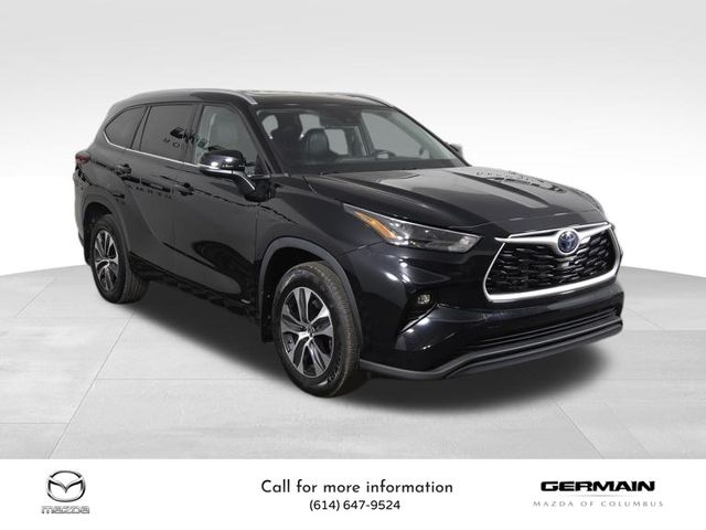 2022 Toyota Highlander Hybrid XLE photo 3