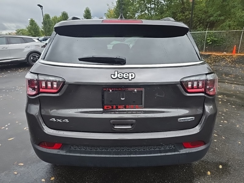 2022 Jeep Compass Latitude photo 4
