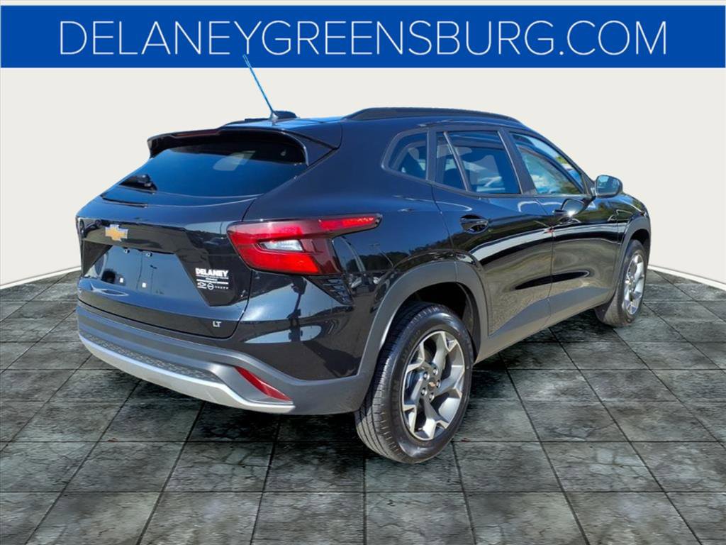 2025 Chevrolet Trax LT photo 3