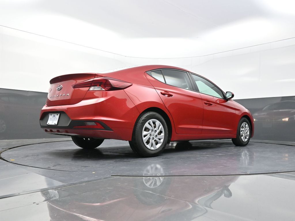 2019 Hyundai Elantra SE photo 24