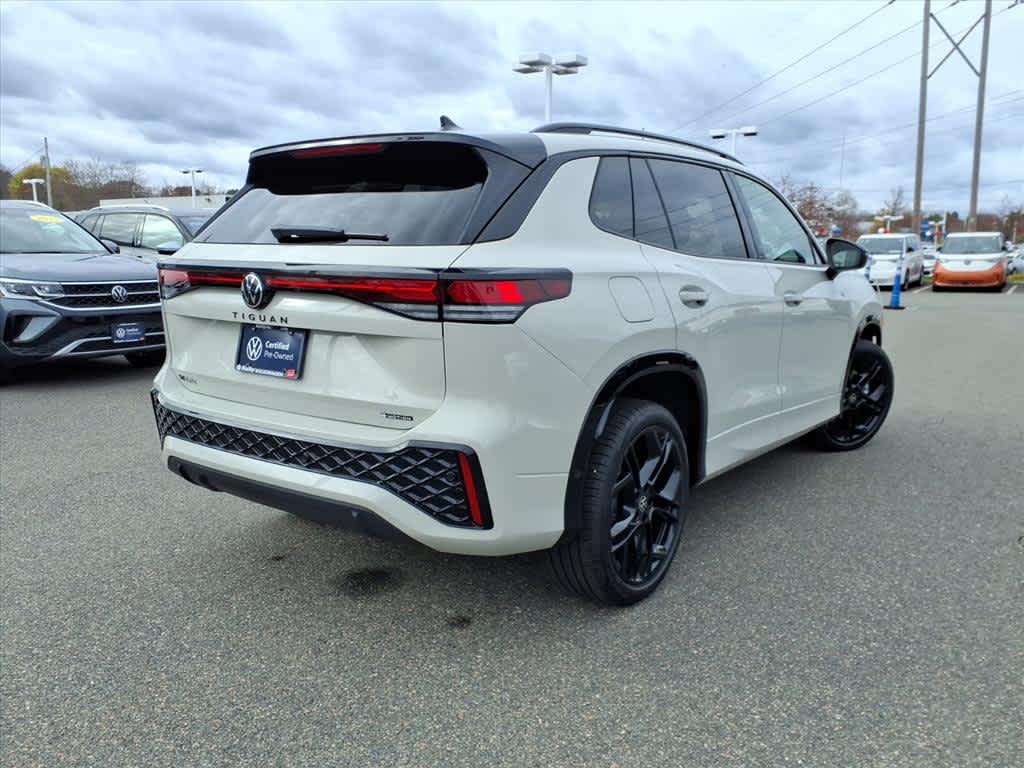 2025 Volkswagen Tiguan SE R-Line Black photo 4