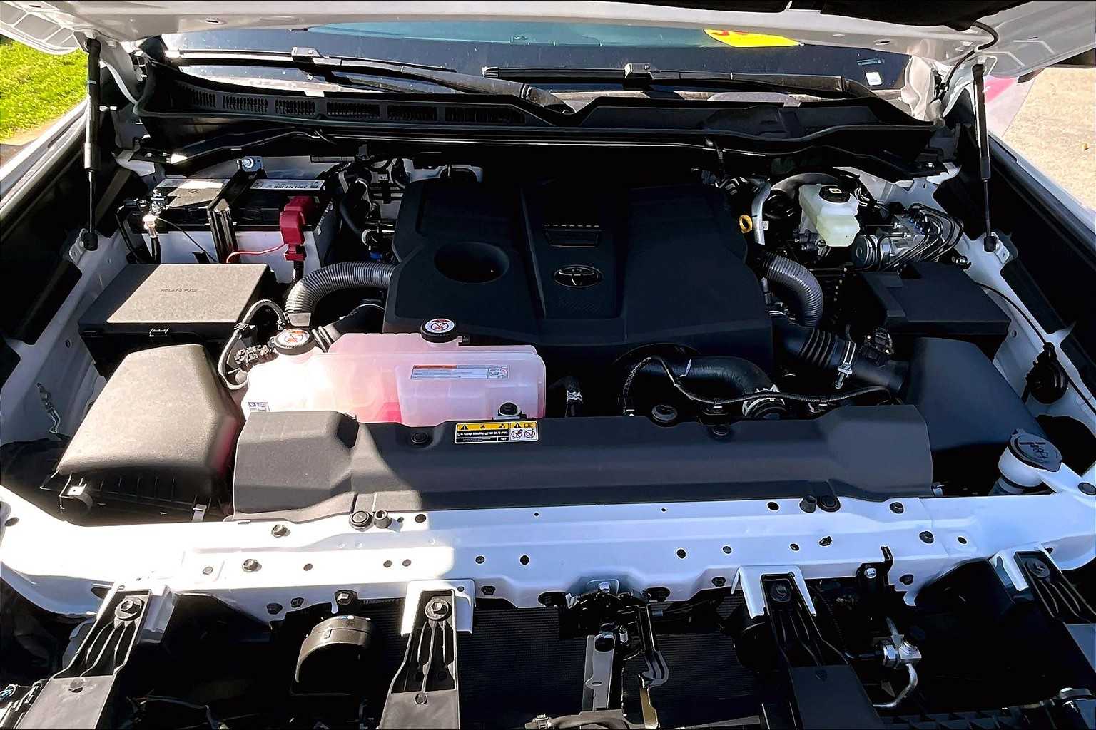 2025 Toyota Tundra SR5 CrewMax photo 14