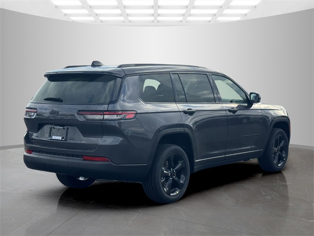 2025 Jeep Grand Cherokee Altitude photo 3