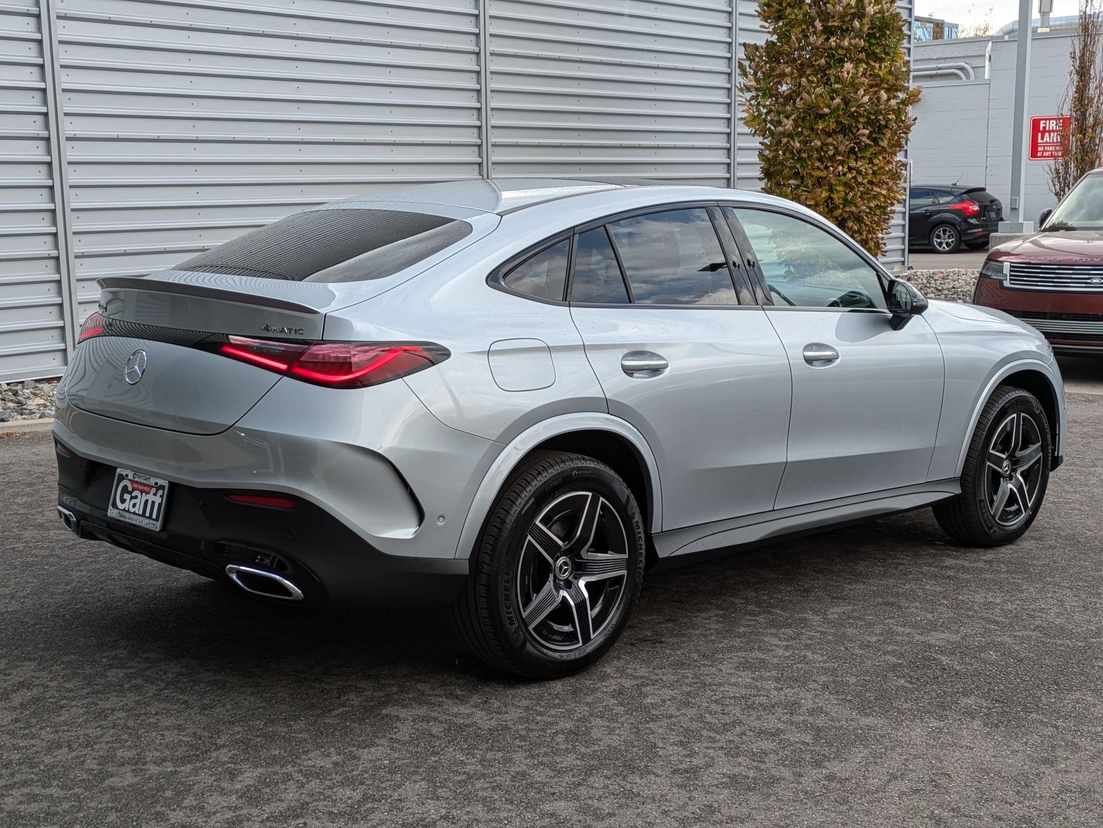 2025 Mercedes Benz GLC 300 photo 3