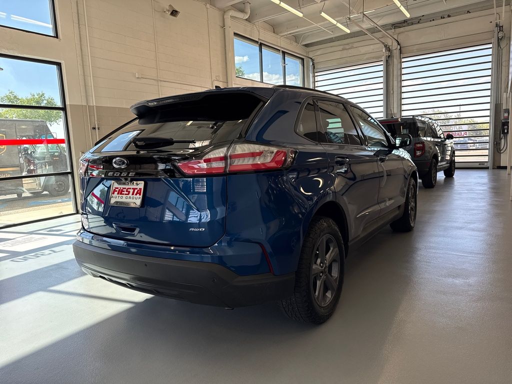 2024 Ford Edge SEL photo 4