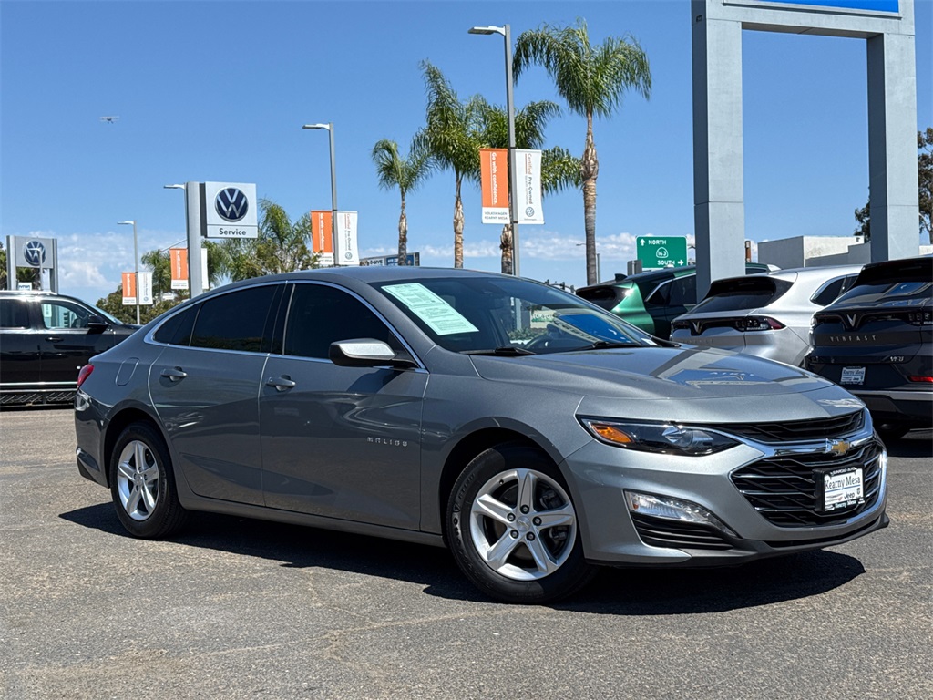 2023 Chevrolet Malibu 1LT photo 2