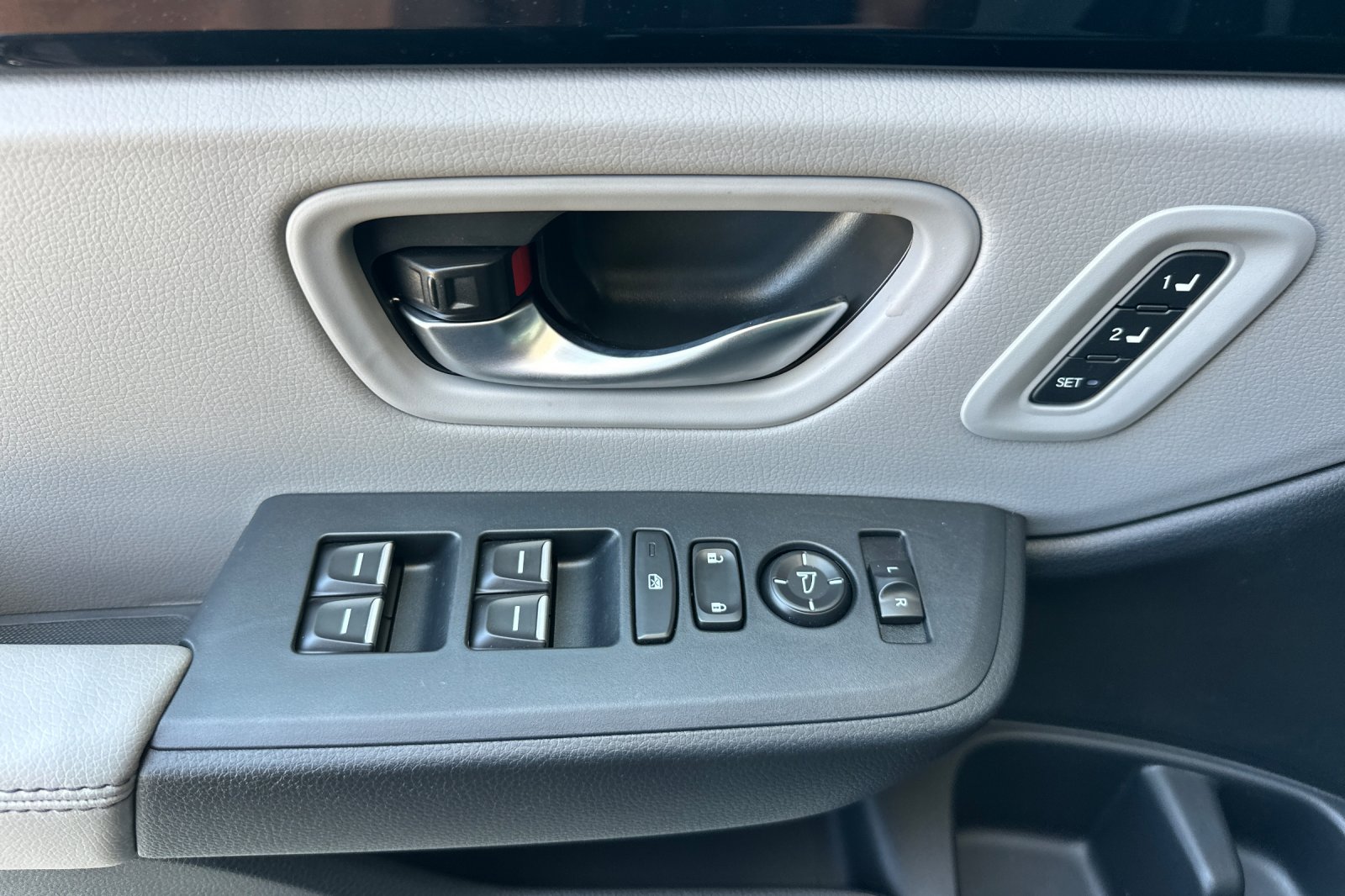 2025 Honda Pilot Touring photo 2