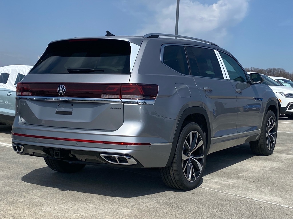 2025 Volkswagen Atlas SEL Premium R-Line photo 3
