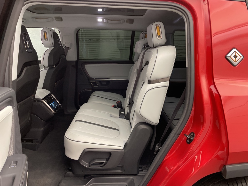 2024 Rivian R1S Launch Edition photo 20