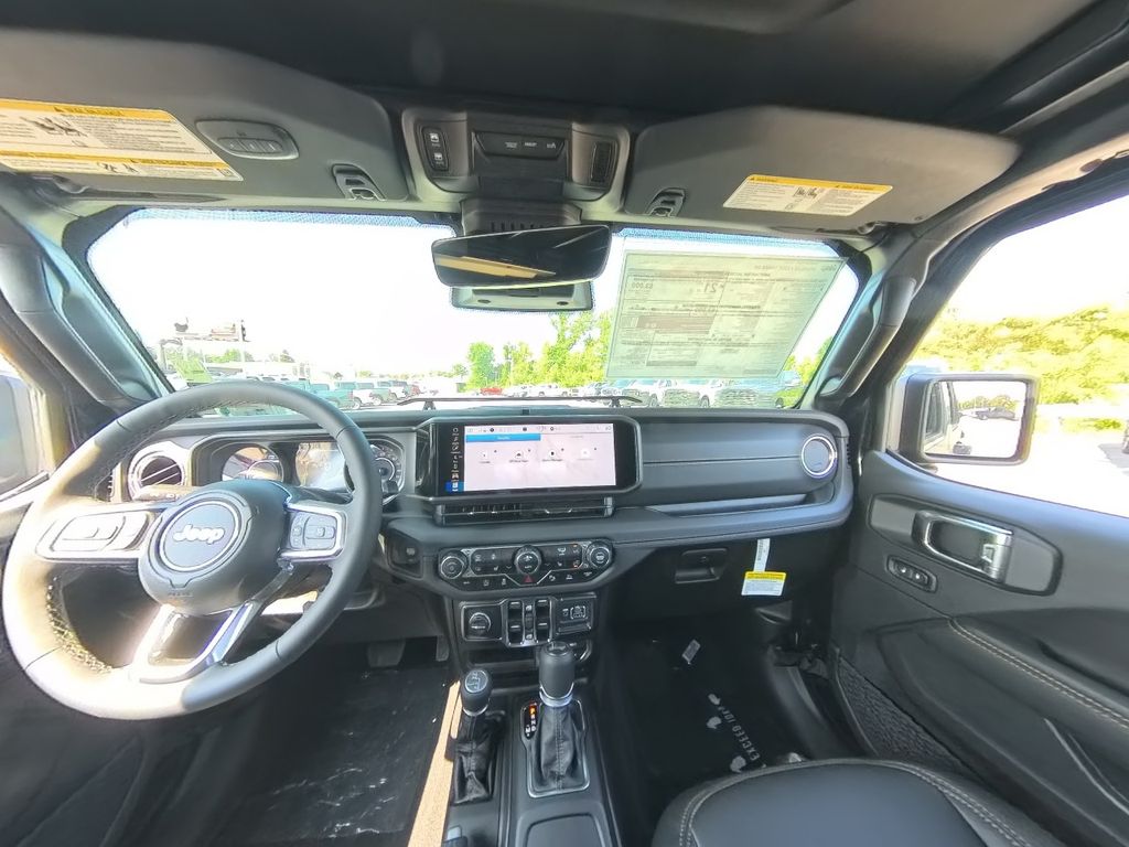 2025 Jeep Wrangler Sahara photo 24