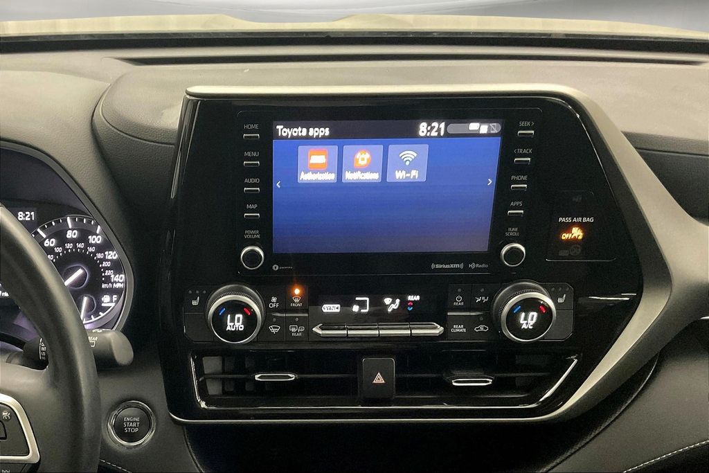2022 Toyota Highlander XLE photo 6