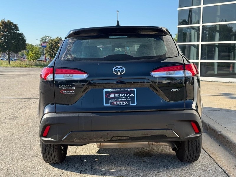 2024 Toyota Corolla Cross L photo 4