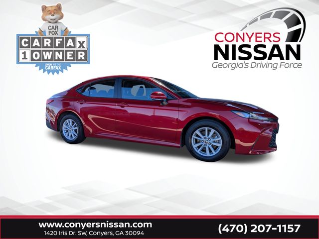 2025 Toyota Camry LE's photo