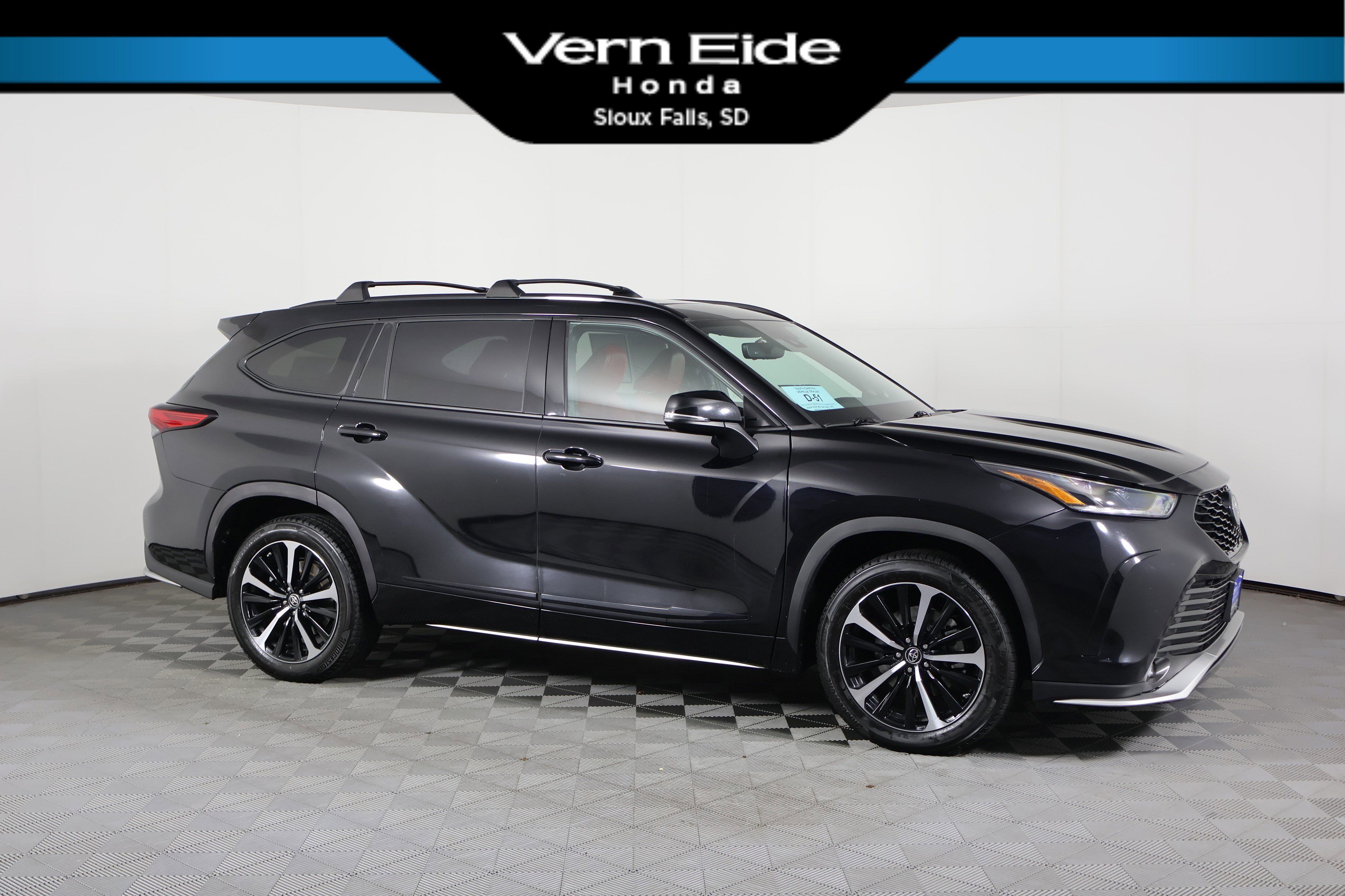 2021 Toyota Highlander XSE's photo