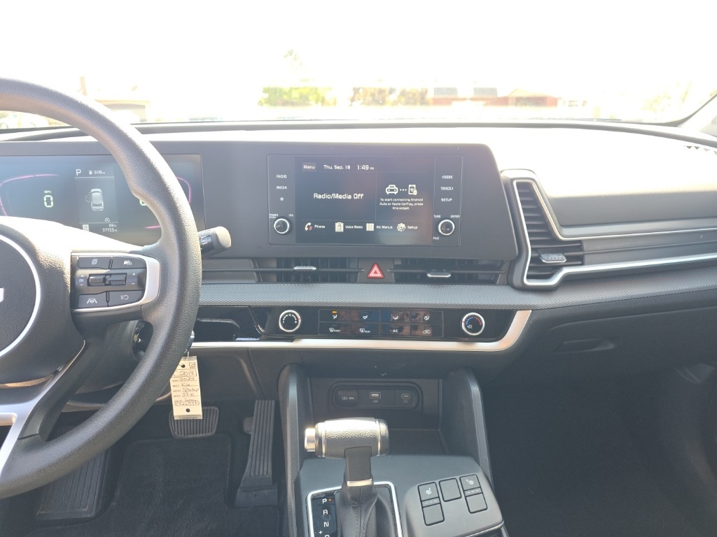 2024 Kia Sportage LX photo 12