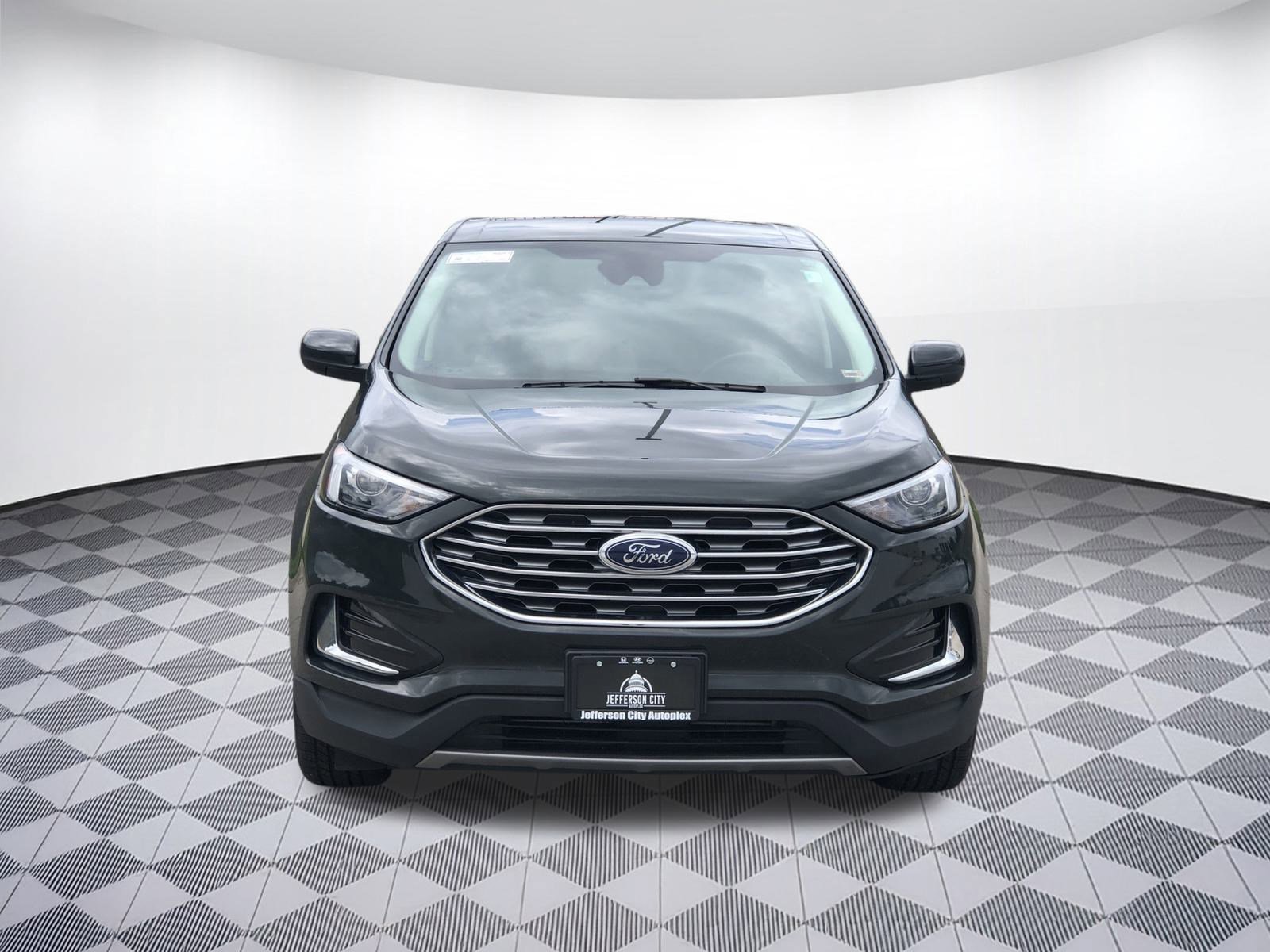 2022 Ford Edge SEL photo 2