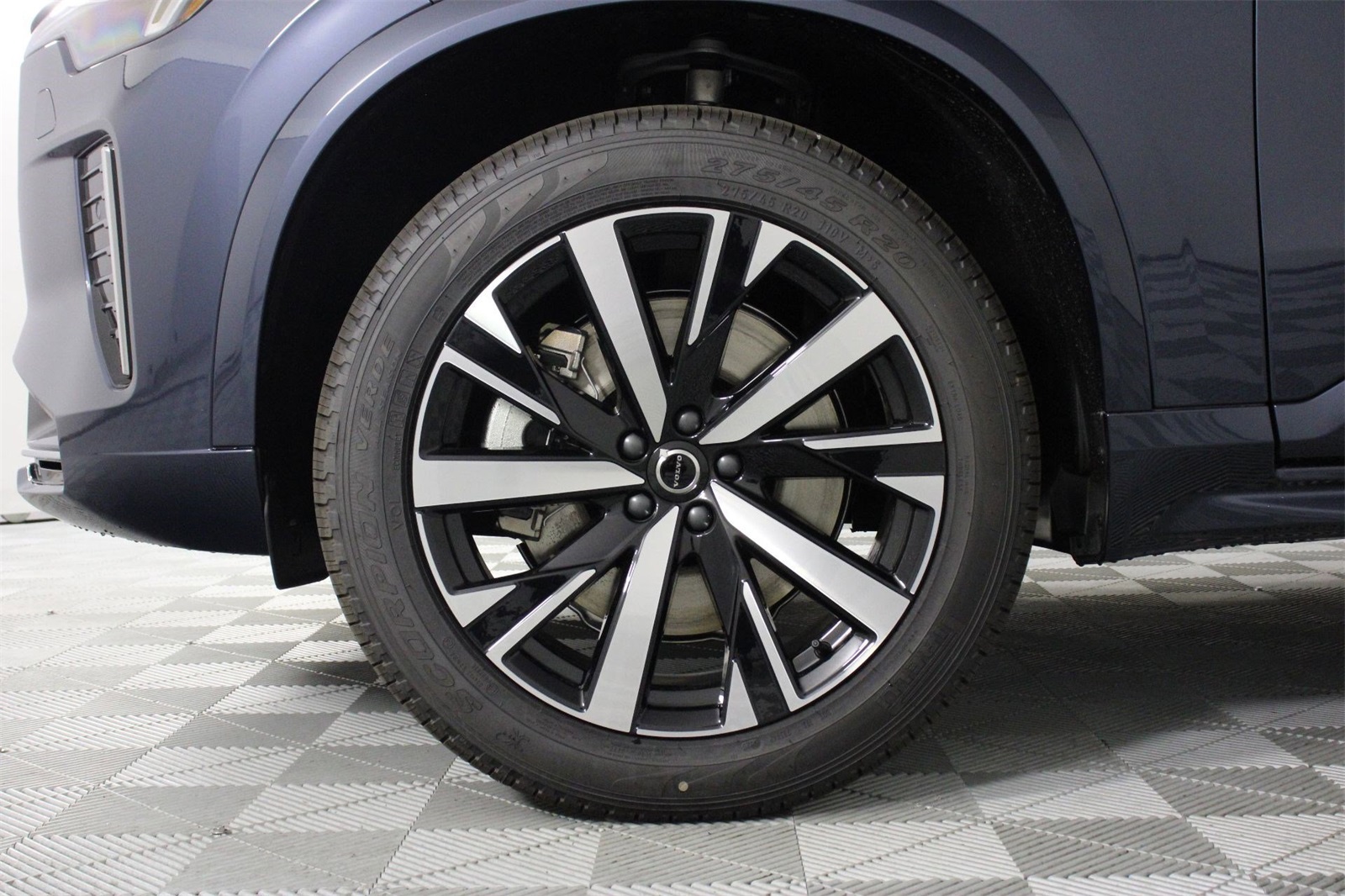 2026 Volvo XC90 T8 Core photo 13