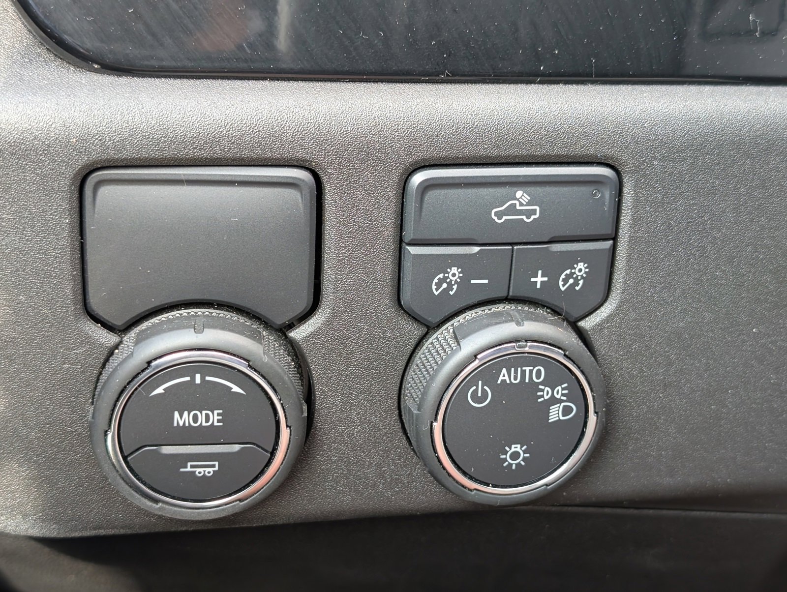 2025 Chevrolet Silverado 1500 LT photo 8