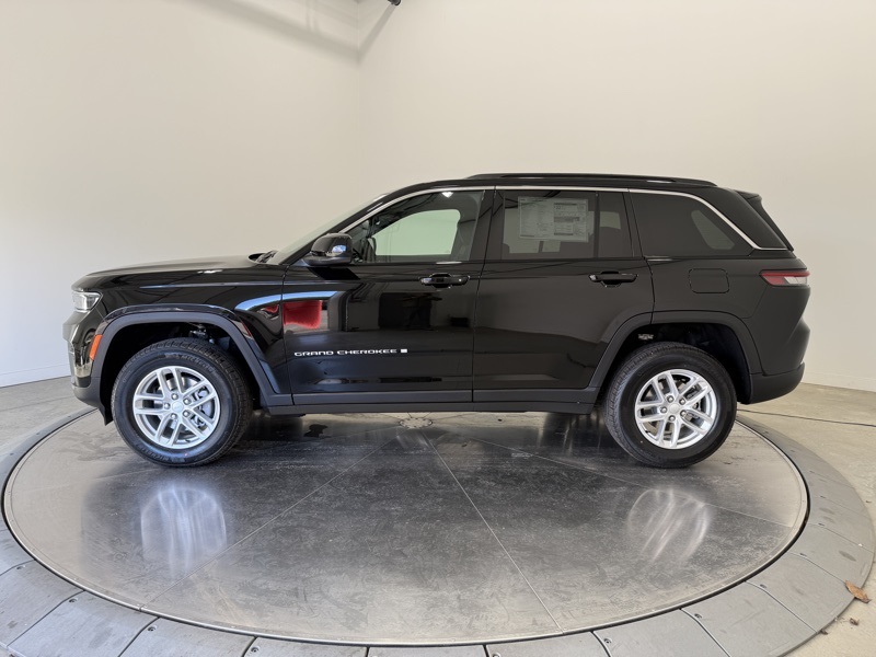 2025 Jeep Grand Cherokee Laredo X photo 2