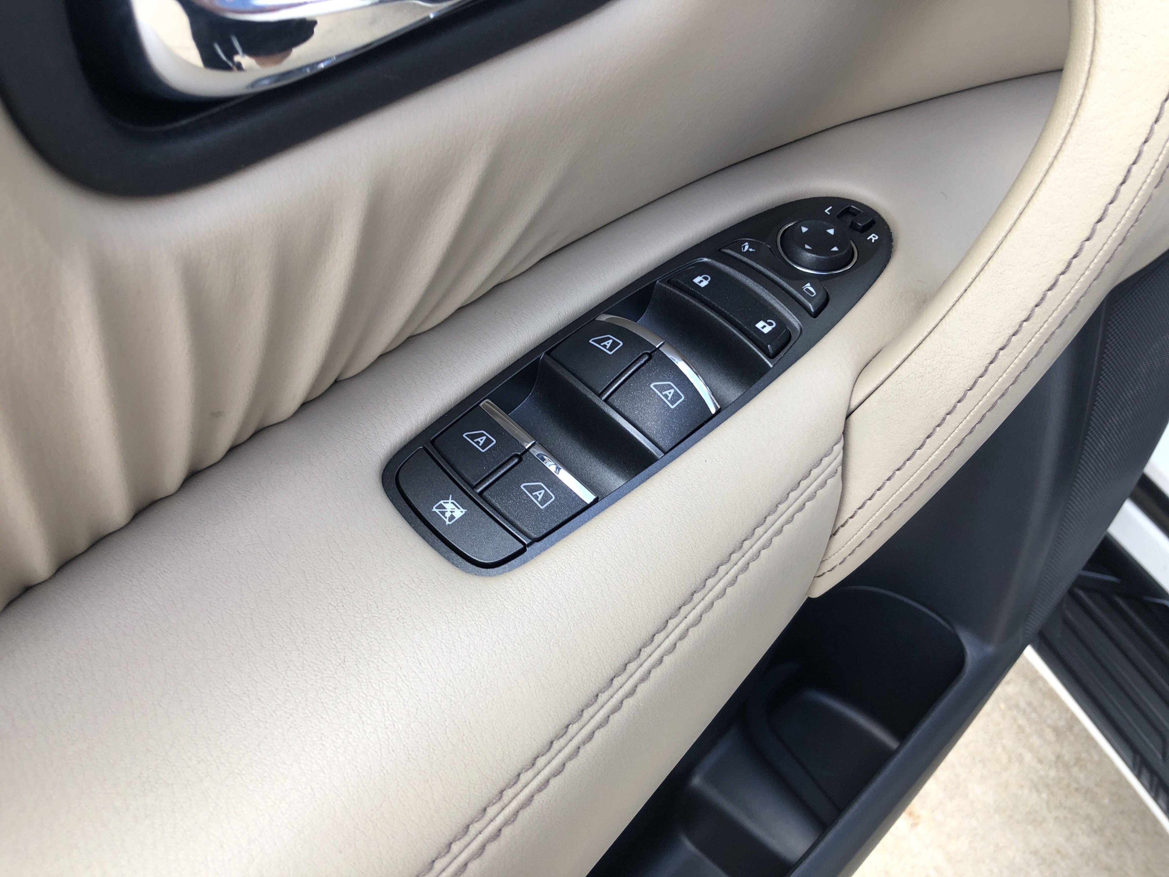 2023 Nissan Armada SL photo 11