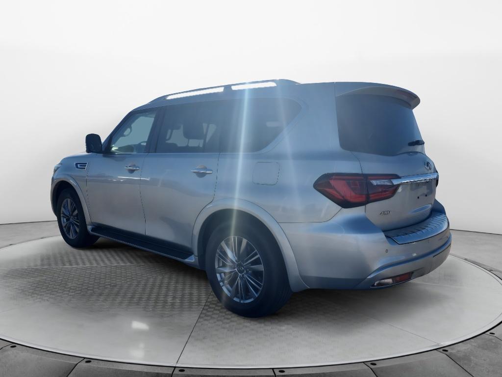2022 Infiniti QX80 Luxe photo 3