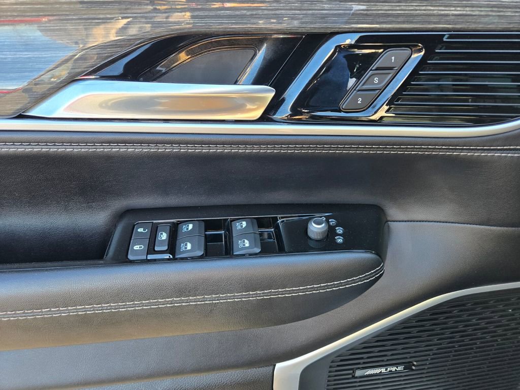 2022 Jeep Wagoneer Series II photo 16