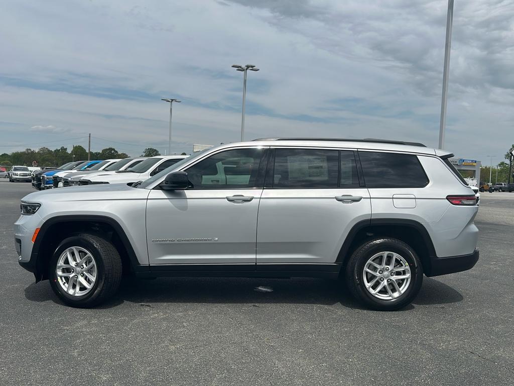 2025 Jeep Grand Cherokee Laredo X photo 3