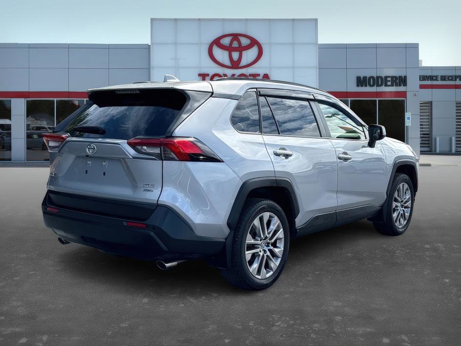 2022 Toyota RAV4 XLE Premium photo 4