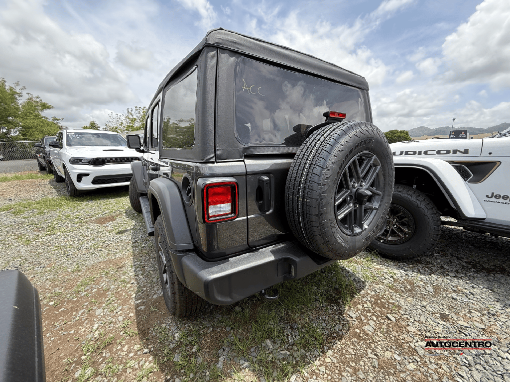 2025 Jeep Wrangler photo 2