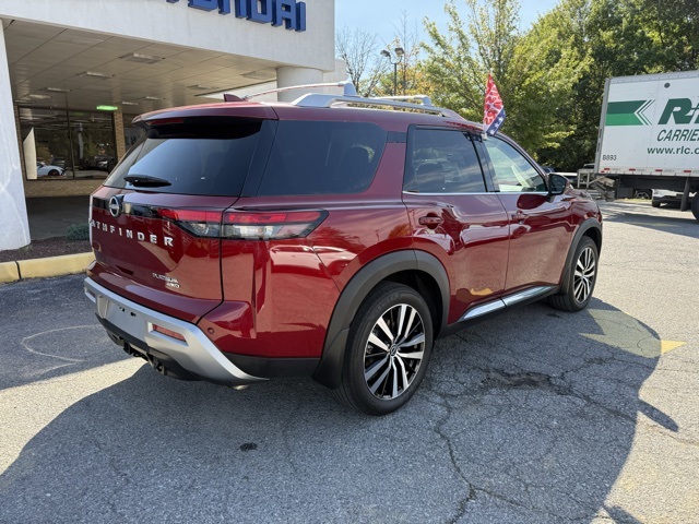 2024 Nissan Pathfinder Platinum photo 2