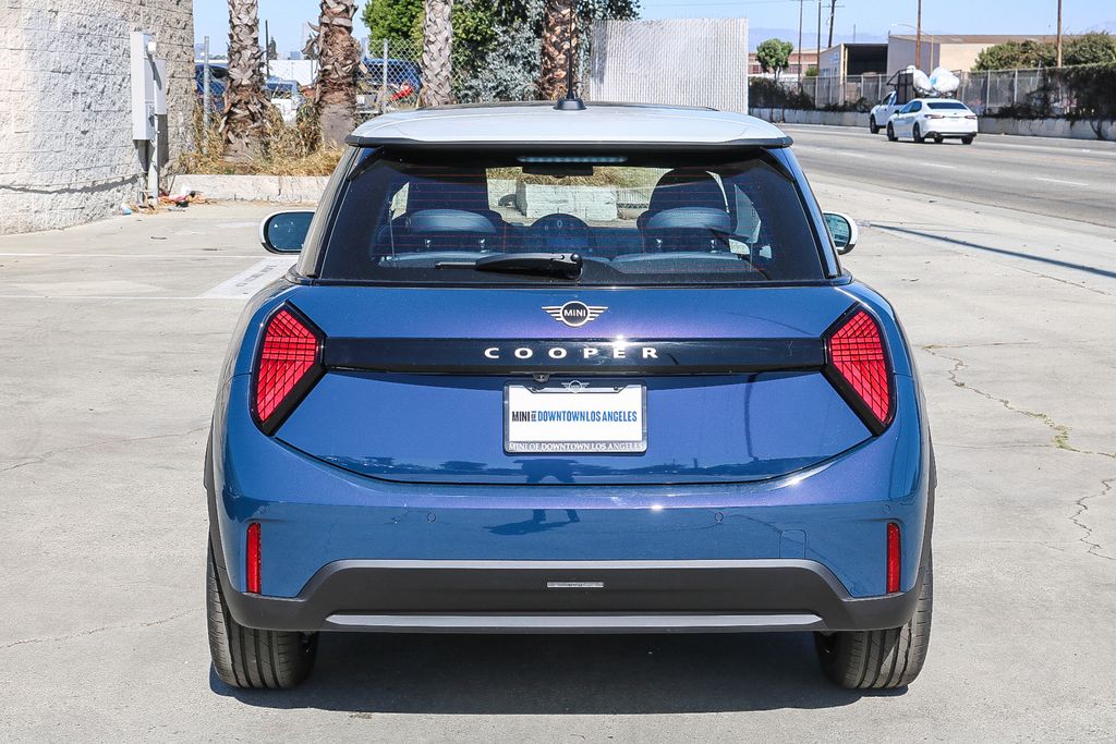 2025 Mini Cooper 2 Door Hardtop Signature photo 6
